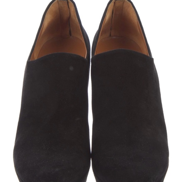 Authentic Gucci suede tassel accent boots, size 40.5, runs a half size small - Picture 2 of 5